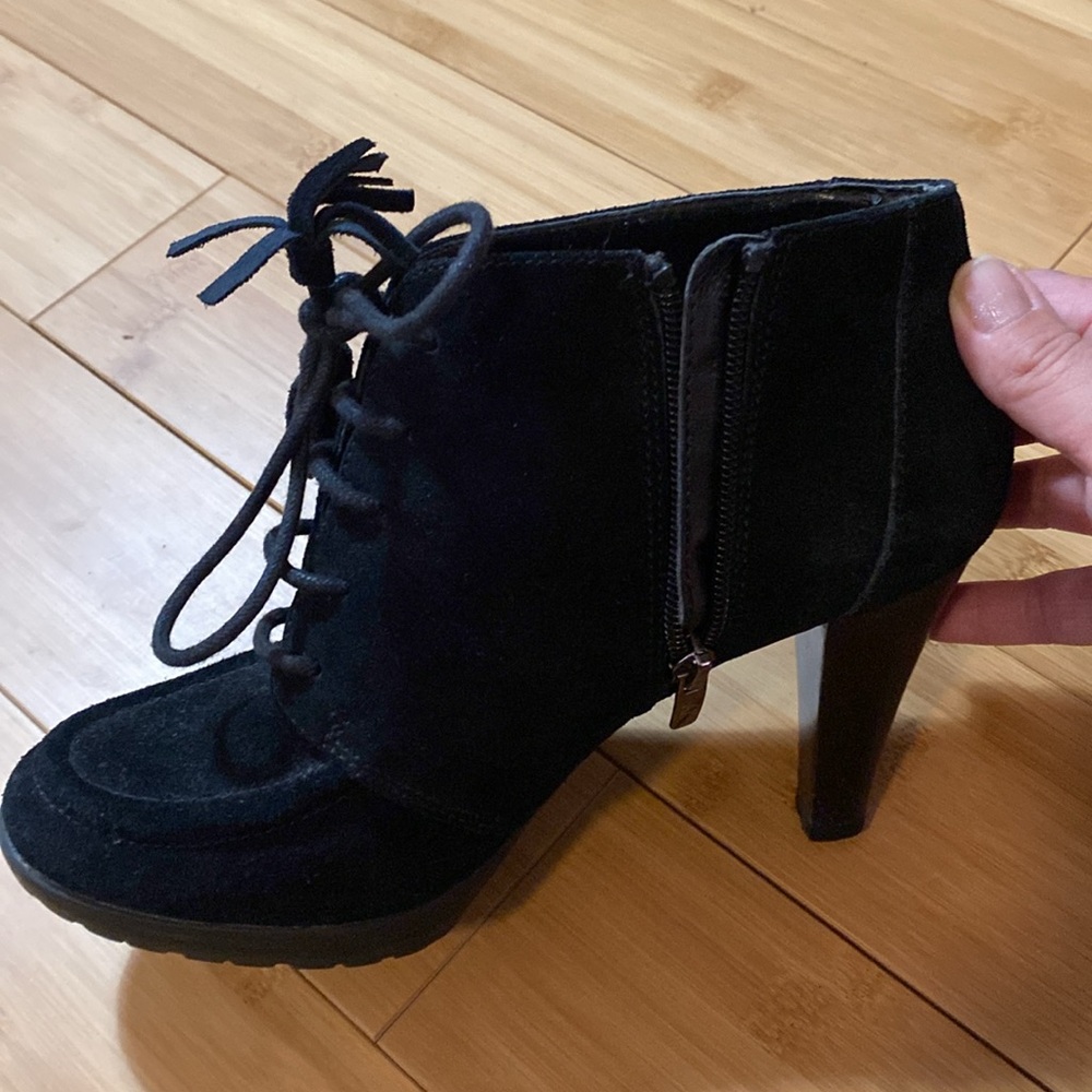 Anne Klein Black Suede Tassel Tie side zip Shoe Bootie stack Heels Size 7.5 8